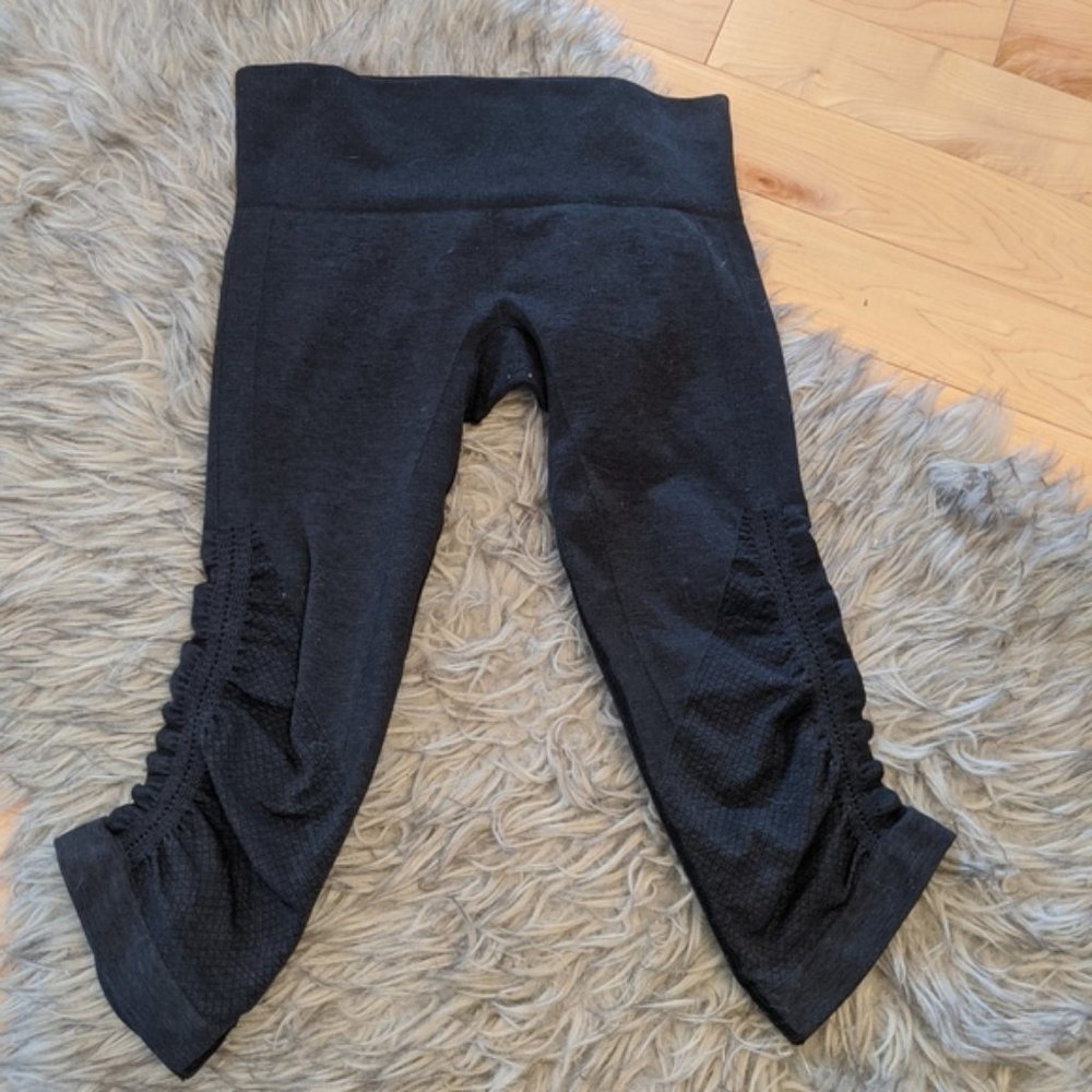 LULULEMON - Seamless Capris - Picture 1 of 9